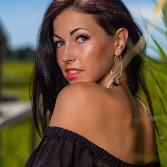 Meet your Posher, Alexandra - Picture 1 of 1